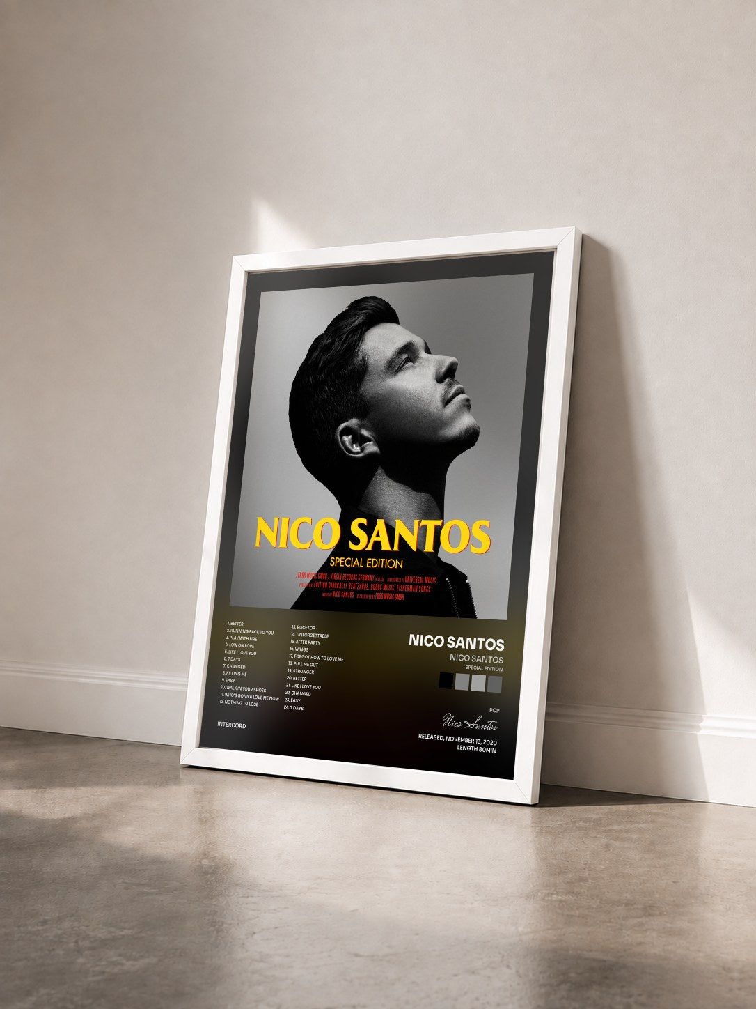 #blanc Tableau de l'album Nico Santos (Special Edition) de Nico Santos vu de trois quarts, cadre blanc