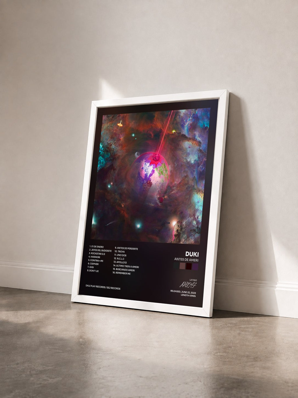 #blanc Tableau de l'album Antes de Ameri de DUKI vu de trois quarts, cadre blanc