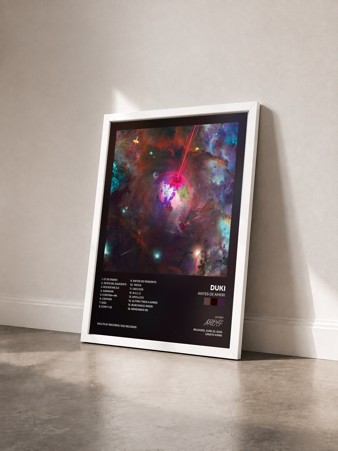 #blanc Tableau de l'album Antes de Ameri de DUKI vu de trois quarts, cadre blanc