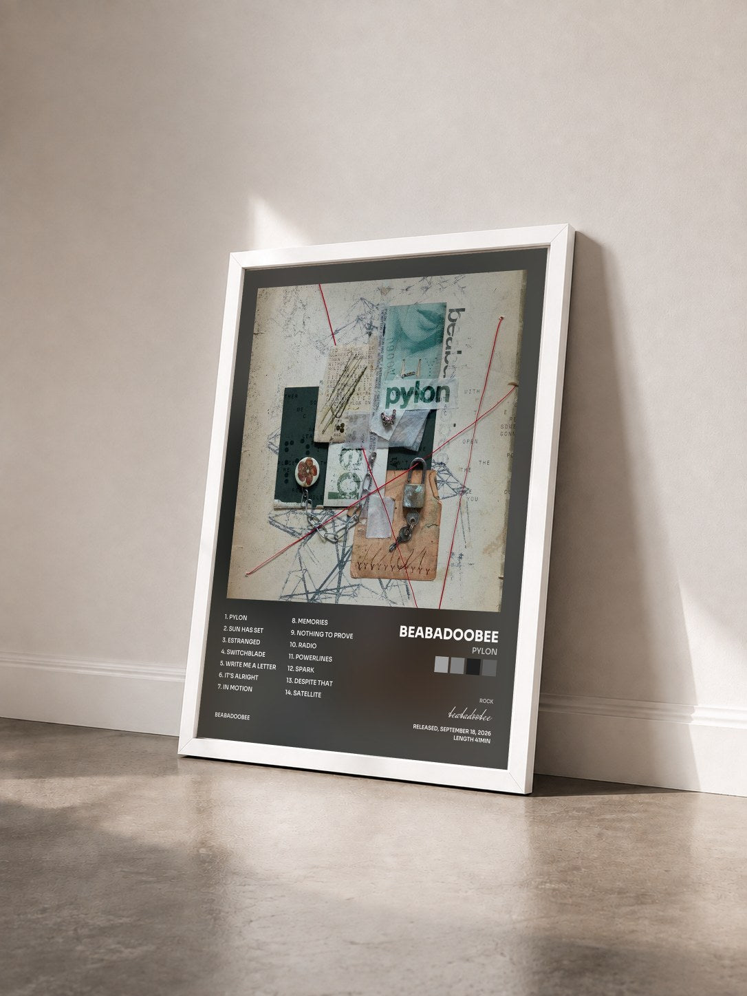 #blanc Tableau de l'album Pylon de beabadoobee vu de trois quarts, cadre blanc