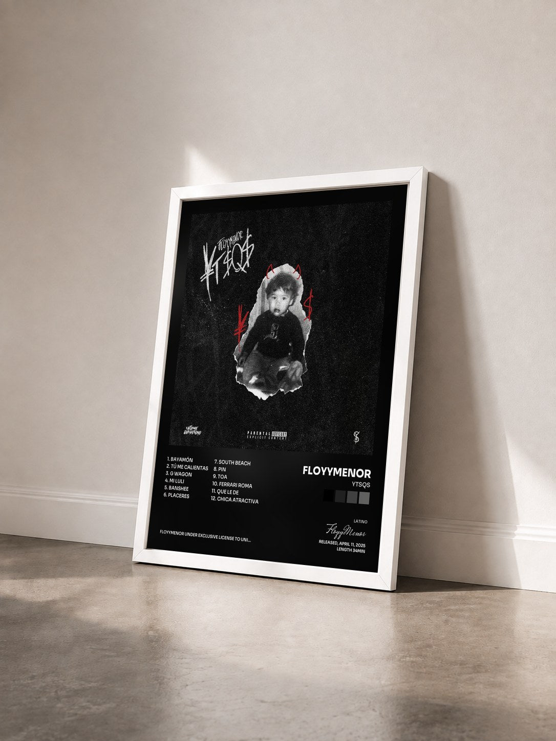 #blanc Tableau de l'album YTSQS de FloyyMenor vu de trois quarts, cadre blanc