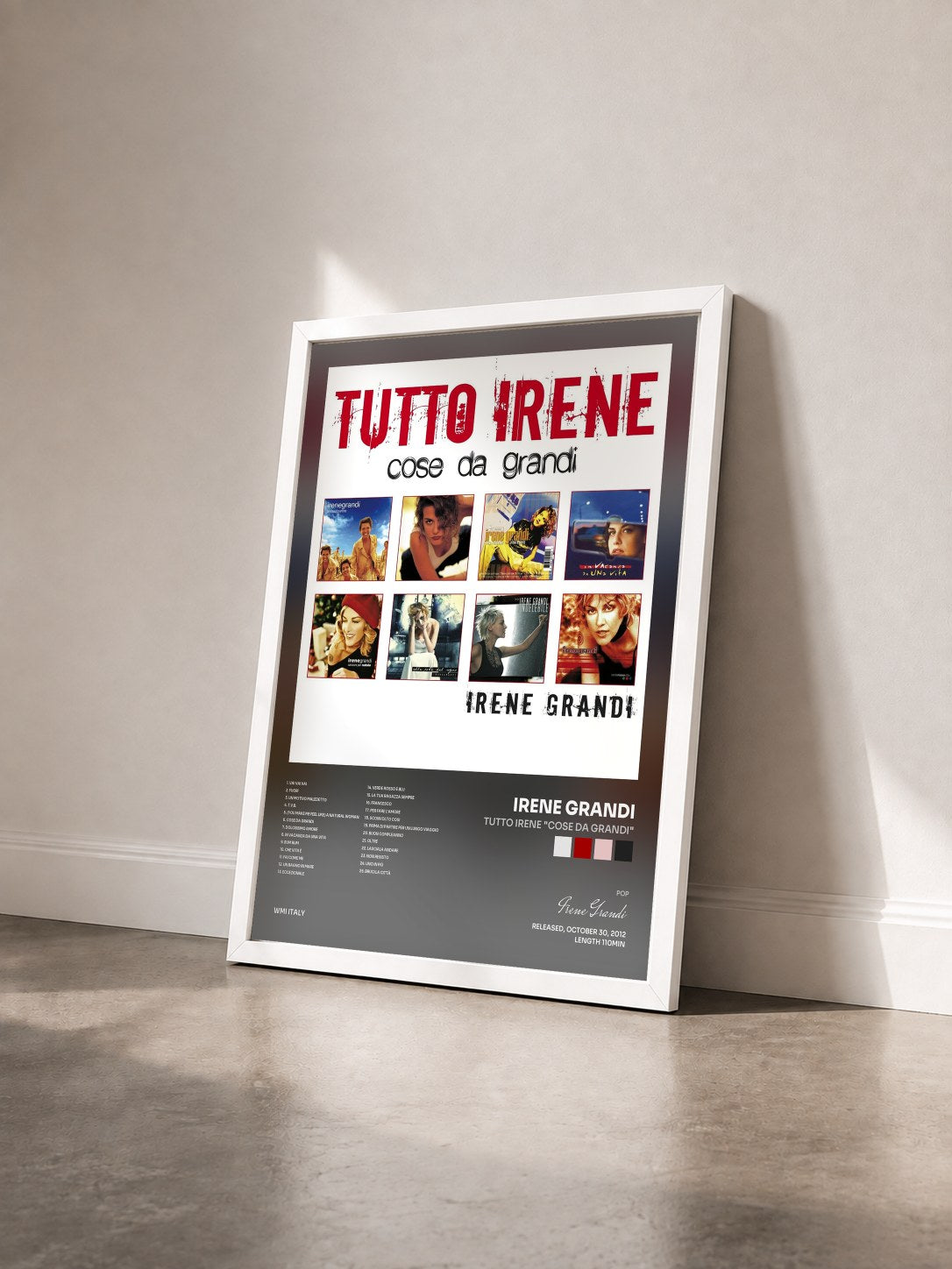 #blanc Tableau de l'album Tutto Irene "Cose da Grandi" de Irene Grandi vu de trois quarts, cadre blanc