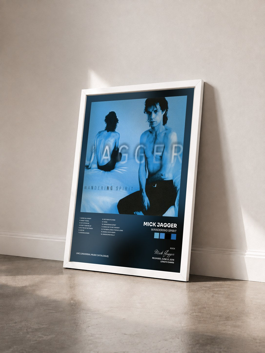 #blanc Tableau de l'album Wandering Spirit de Mick Jagger vu de trois quarts, cadre blanc