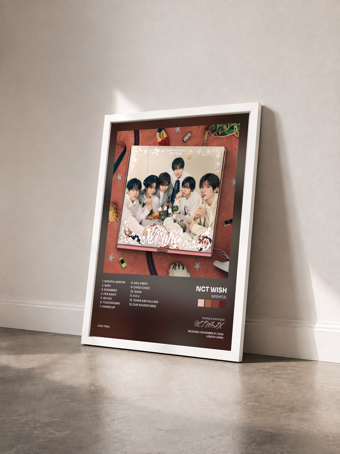 #blanc Tableau de l'album WISHFUL de NCT WISH vu de trois quarts, cadre blanc