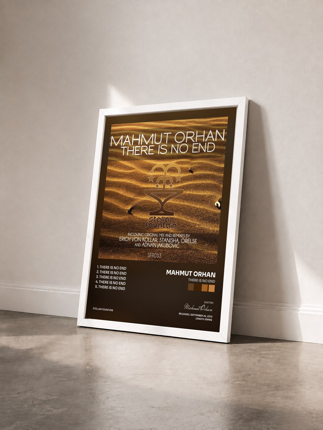 #blanc Tableau de l'album There Is No End de Mahmut Orhan vu de trois quarts, cadre blanc