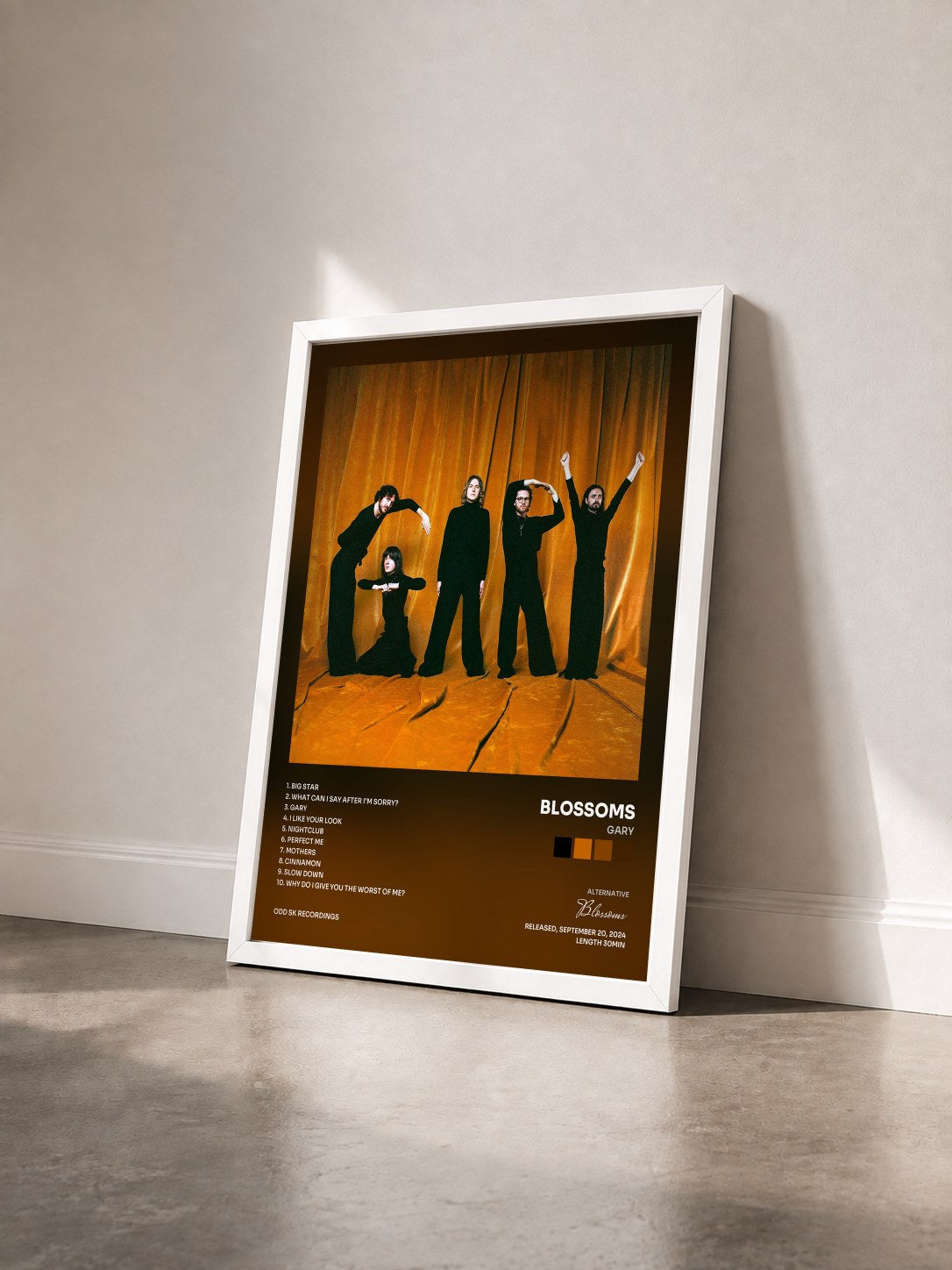 #blanc Tableau de l'album Gary de Blossoms vu de trois quarts, cadre blanc