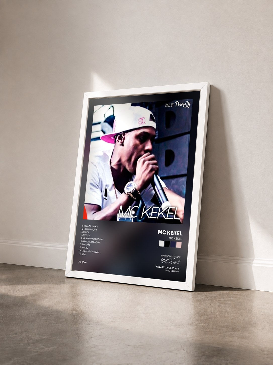 #blanc Tableau de l'album Mc Kekel de MC Kekel vu de trois quarts, cadre blanc