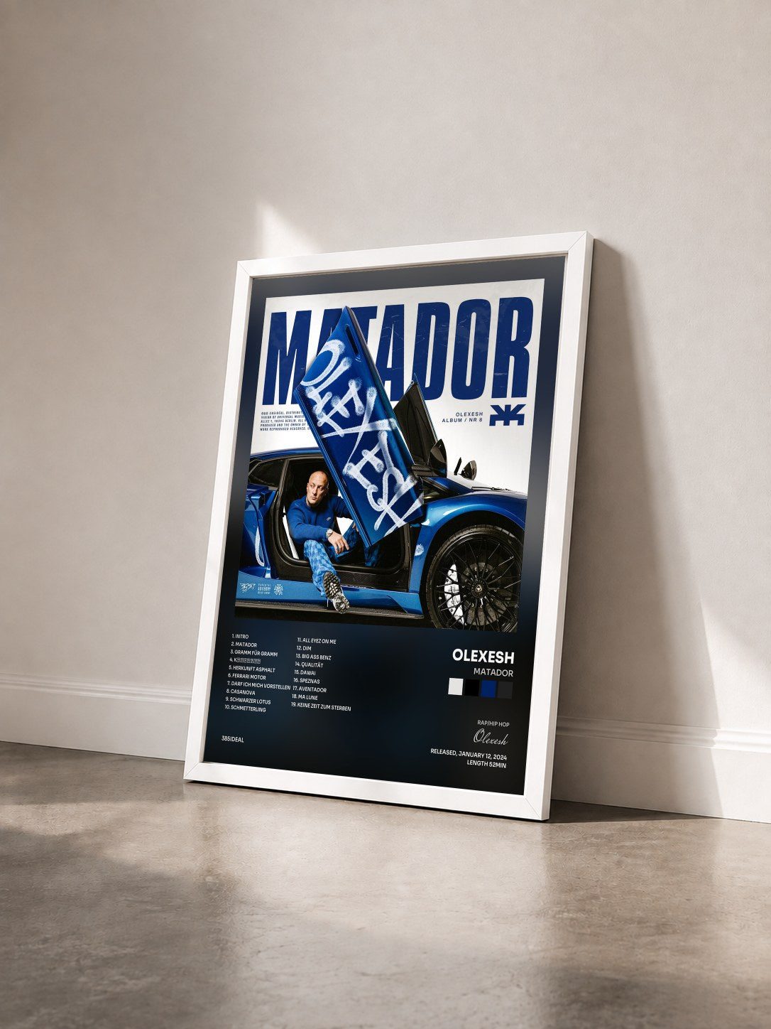 #blanc Tableau de l'album Matador de Olexesh vu de trois quarts, cadre blanc