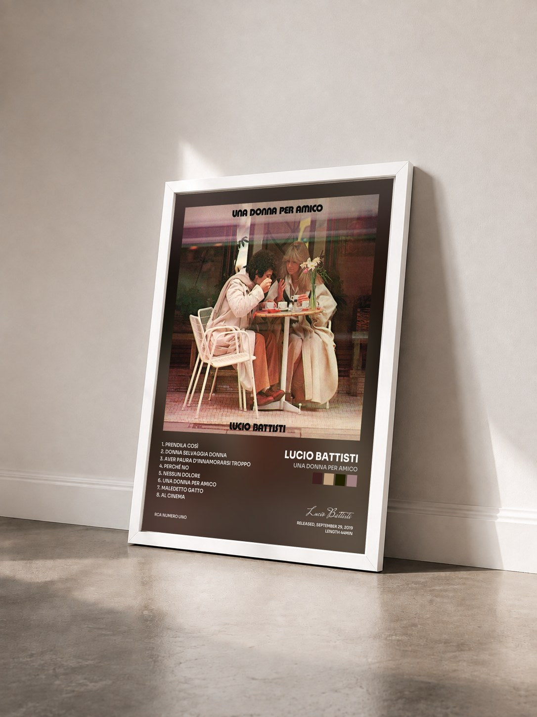 #blanc Tableau de l'album Una donna per amico de Lucio Battisti vu de trois quarts, cadre blanc