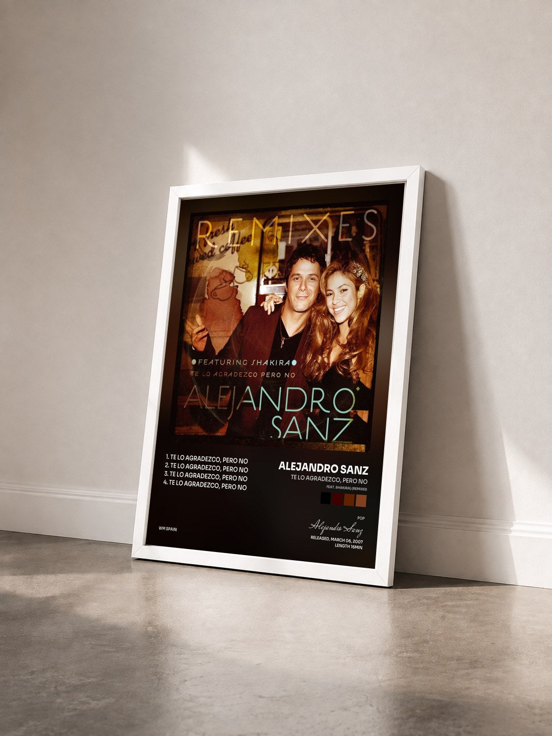 #blanc Tableau de l'album Te lo agradezco, pero no (feat. Shakira) (Remixes) de Alejandro Sanz vu de trois quarts, cadre blanc