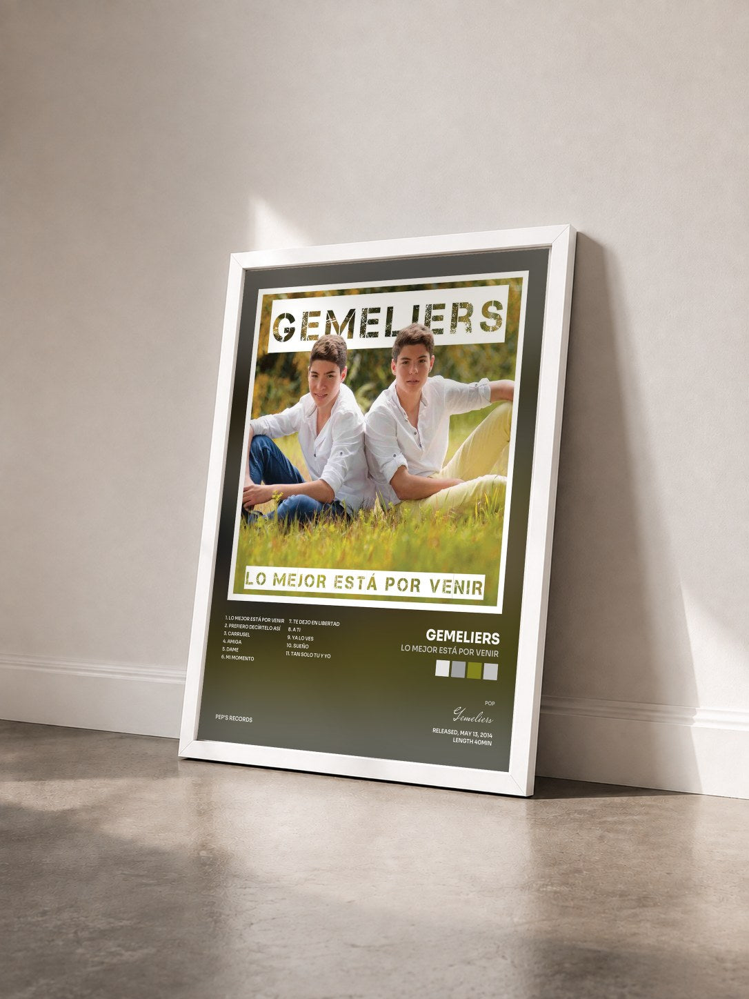 #blanc Tableau de l'album Lo Mejor Está por Venir de Gemeliers vu de trois quarts, cadre blanc