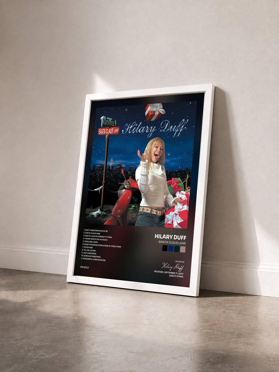 #blanc Tableau de l'album Santa Claus Lane de Hilary Duff vu de trois quarts, cadre blanc