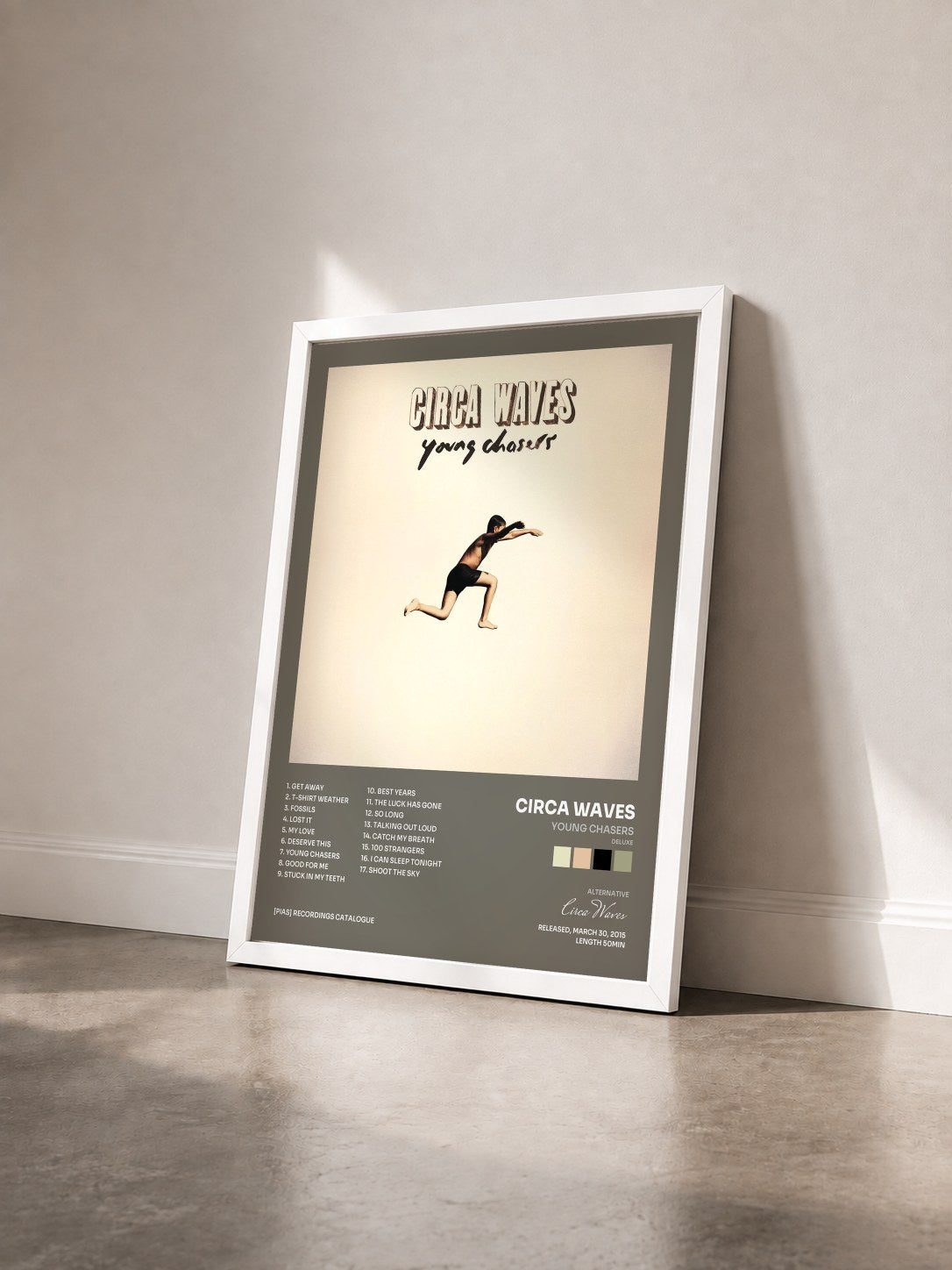 #blanc Tableau de l'album Young Chasers (Deluxe) de Circa Waves vu de trois quarts, cadre blanc