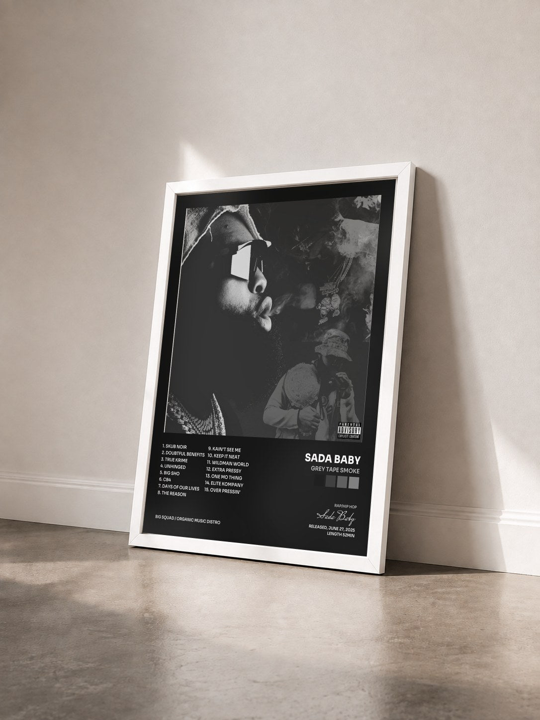 #blanc Tableau de l'album Grey Tape SMOKE de Sada Baby vu de trois quarts, cadre blanc