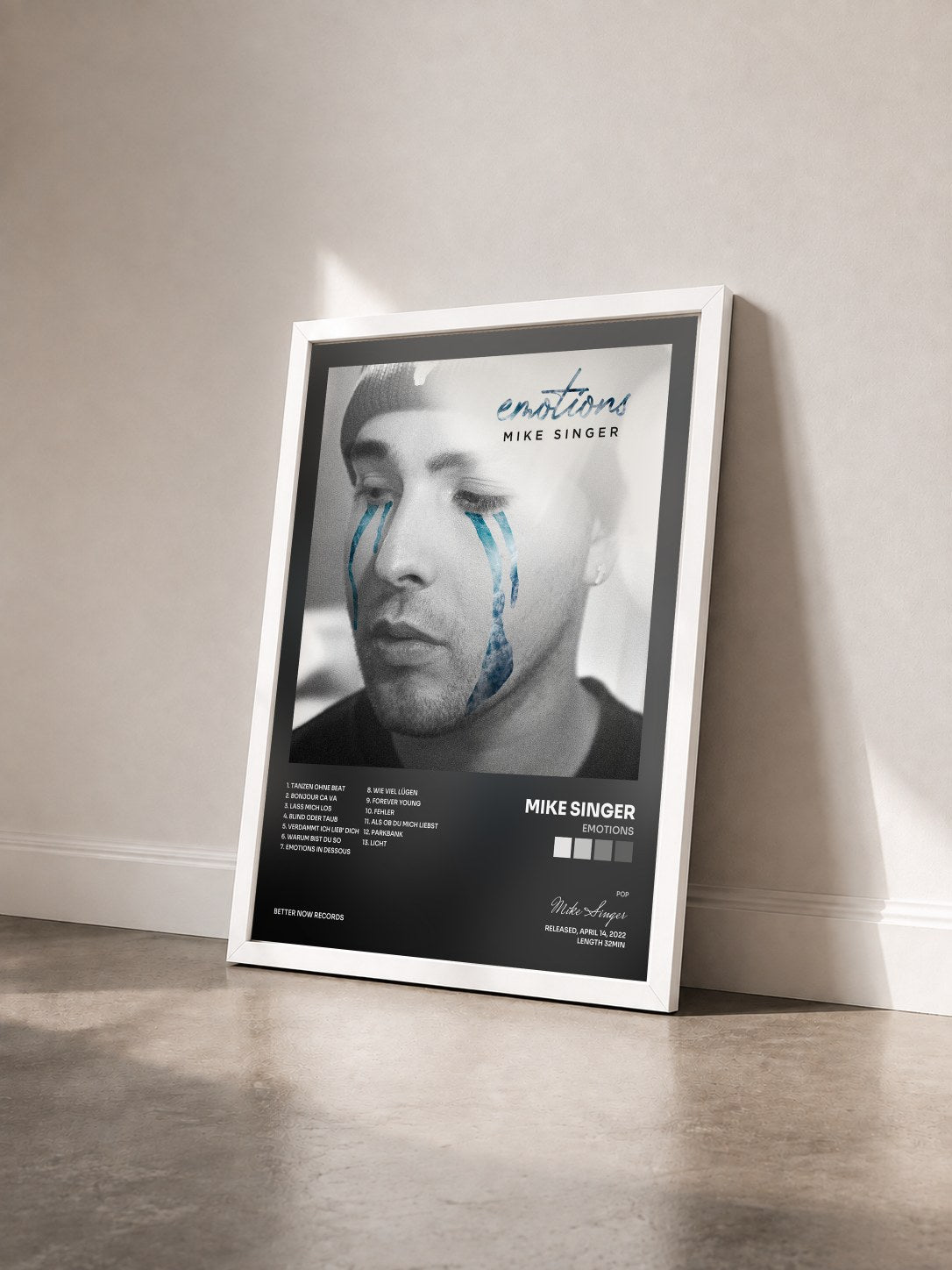 #blanc Tableau de l'album Emotions de Mike Singer vu de trois quarts, cadre blanc