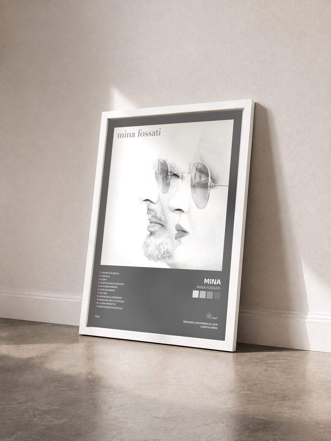 #blanc Tableau de l'album Mina Fossati de Mina vu de trois quarts, cadre blanc