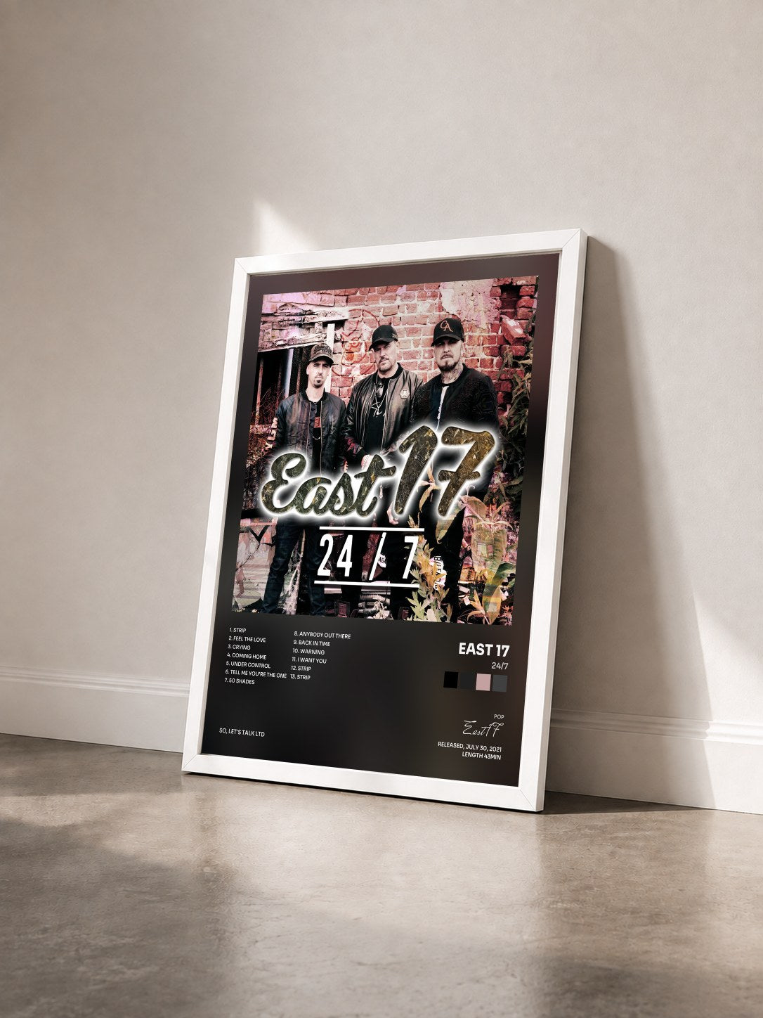 #blanc Tableau de l'album 24/7 de East 17 vu de trois quarts, cadre blanc