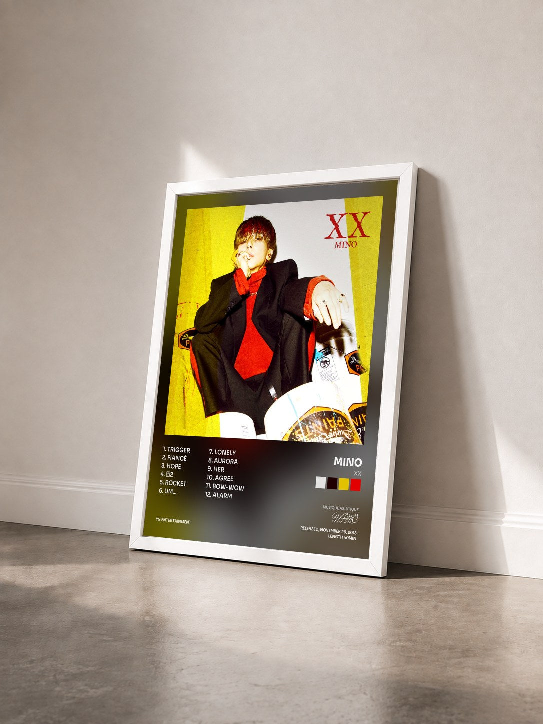 #blanc Tableau de l'album XX de MINO vu de trois quarts, cadre blanc