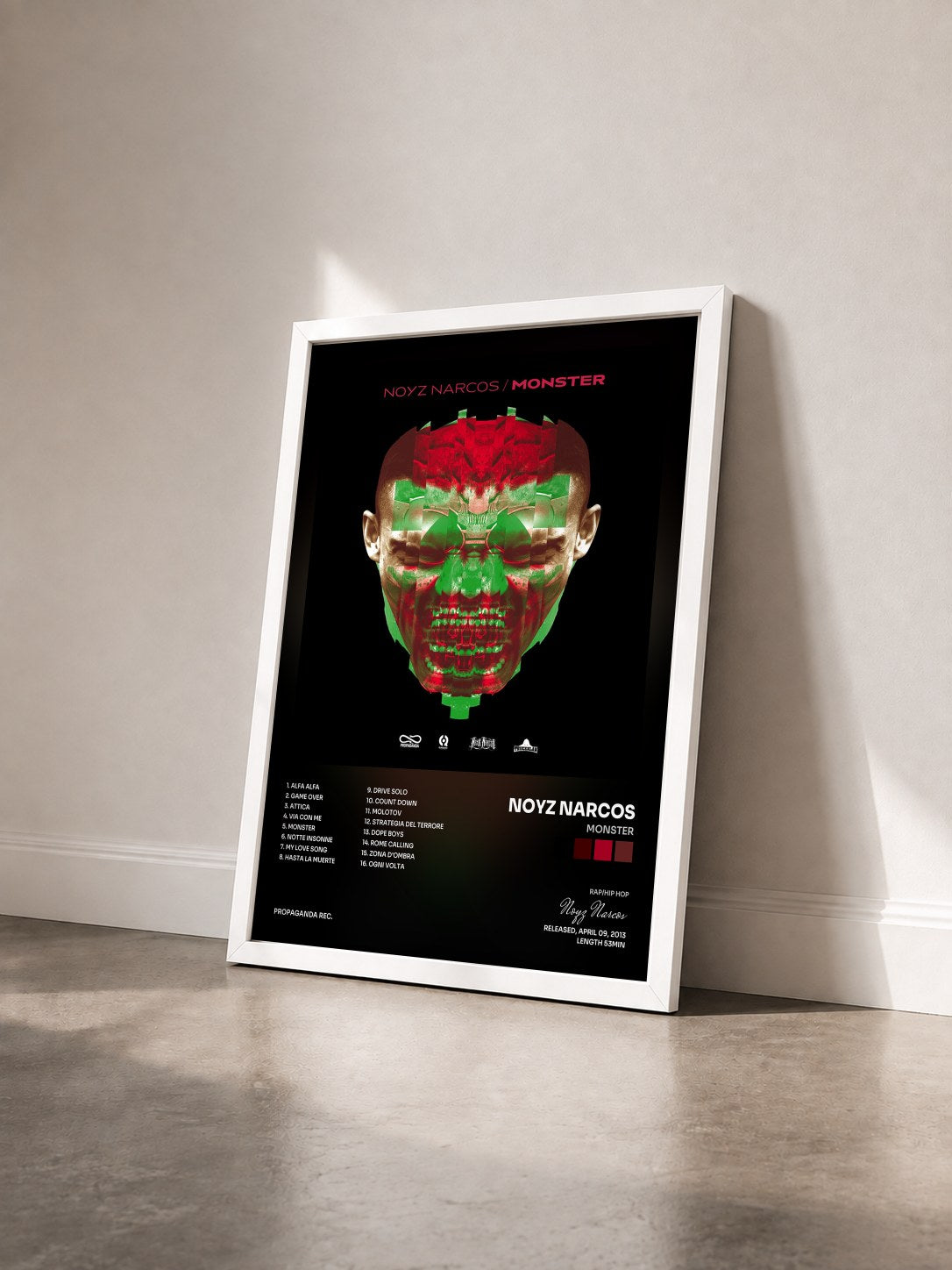 #blanc Tableau de l'album Monster de Noyz Narcos vu de trois quarts, cadre blanc