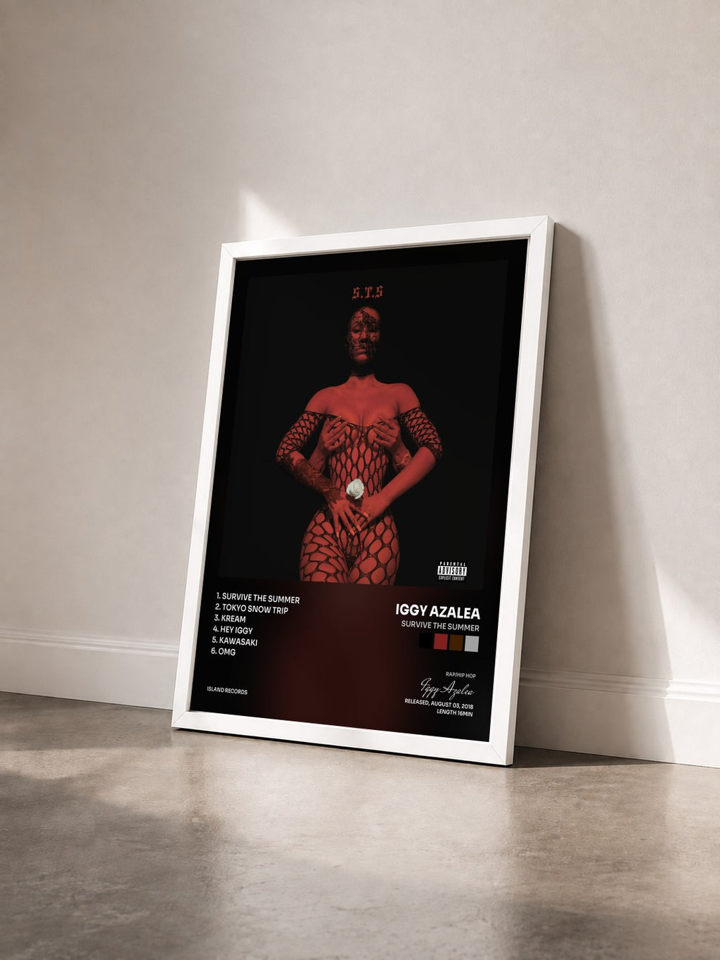 #blanc Tableau de l'album Survive The Summer de Iggy Azalea vu de trois quarts, cadre blanc