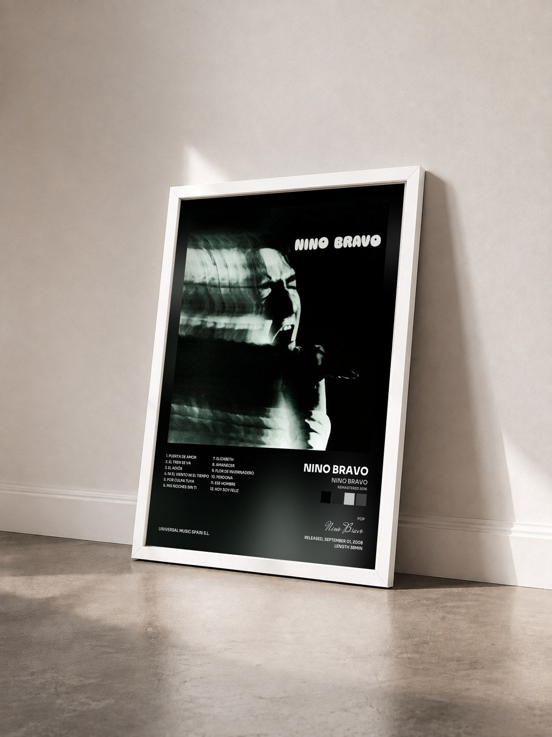 #blanc Tableau de l'album Nino Bravo (Remastered 2016) de Nino Bravo vu de trois quarts, cadre blanc