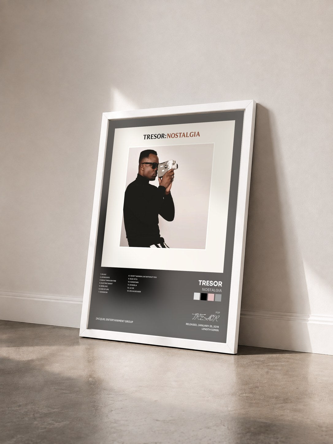 #blanc Tableau de l'album Nostalgia de TRESOR vu de trois quarts, cadre blanc