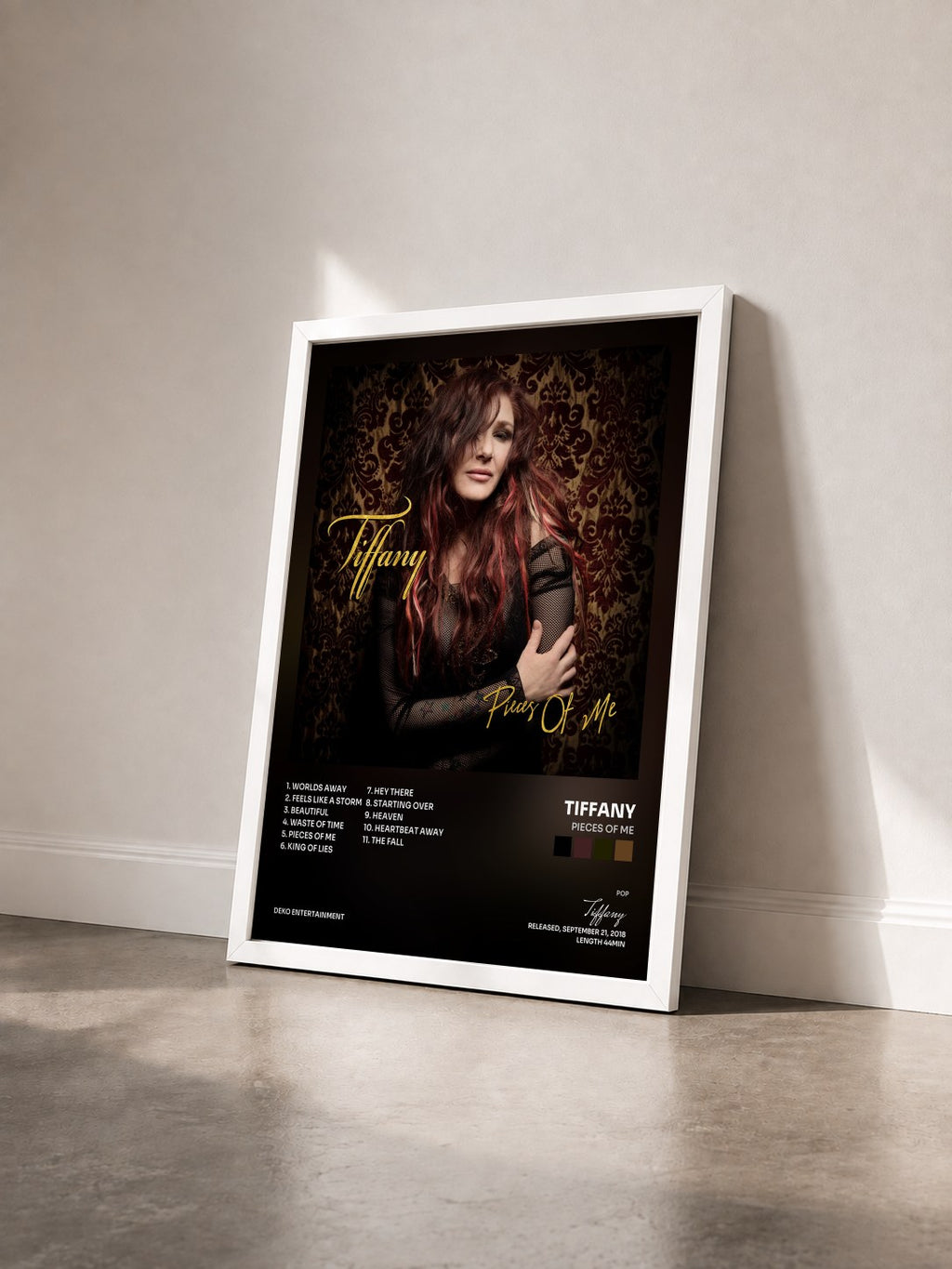 #blanc Tableau de l'album Pieces of Me de Tiffany vu de trois quarts, cadre blanc