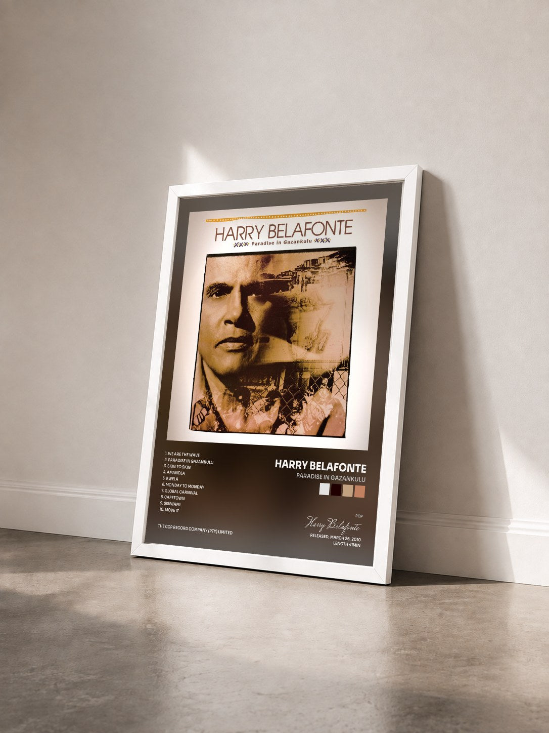#blanc Tableau de l'album Paradise In Gazankulu de Harry Belafonte vu de trois quarts, cadre blanc