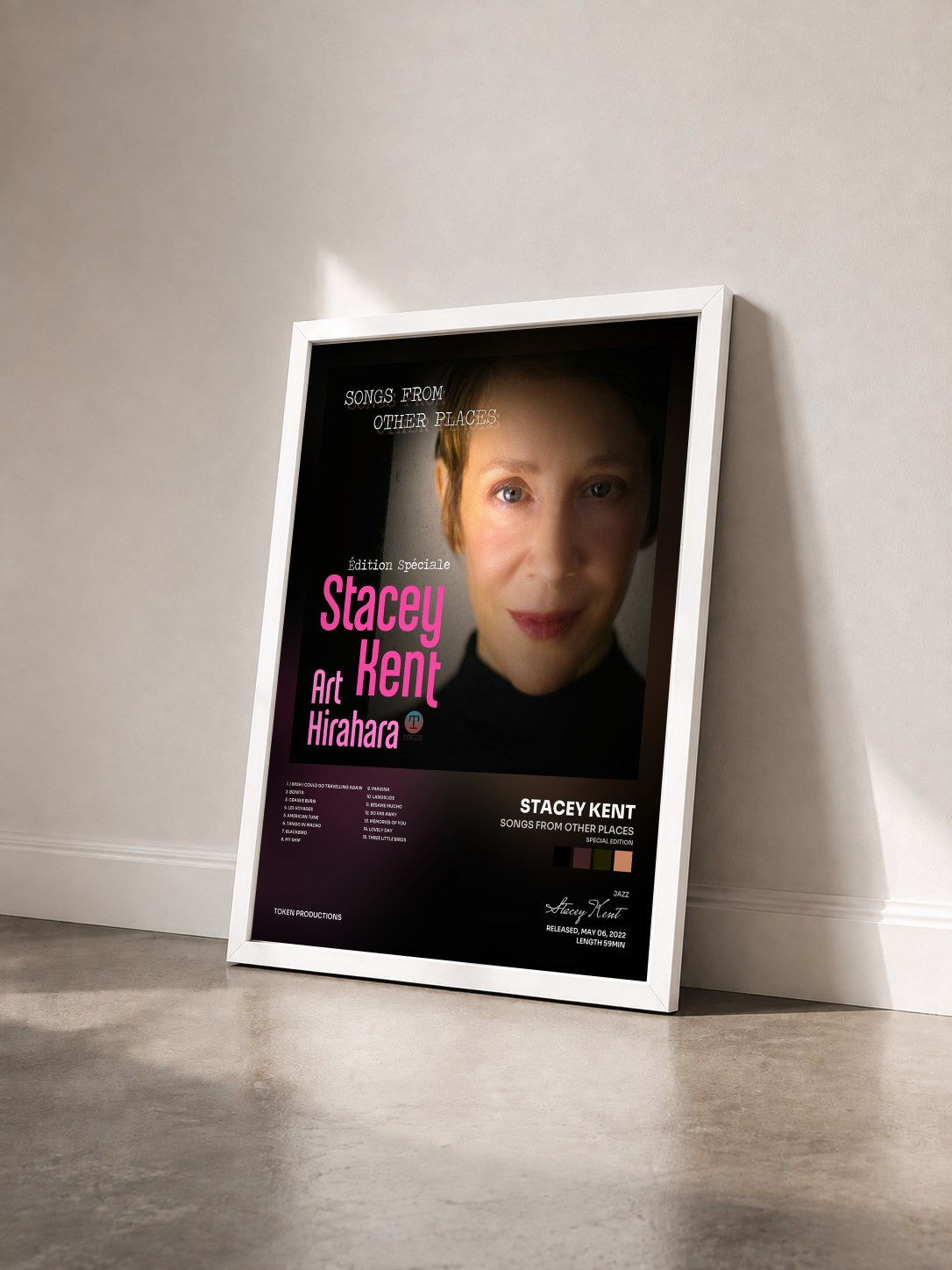 #blanc Tableau de l'album Songs from Other Places (Special Edition) de Stacey Kent vu de trois quarts, cadre blanc