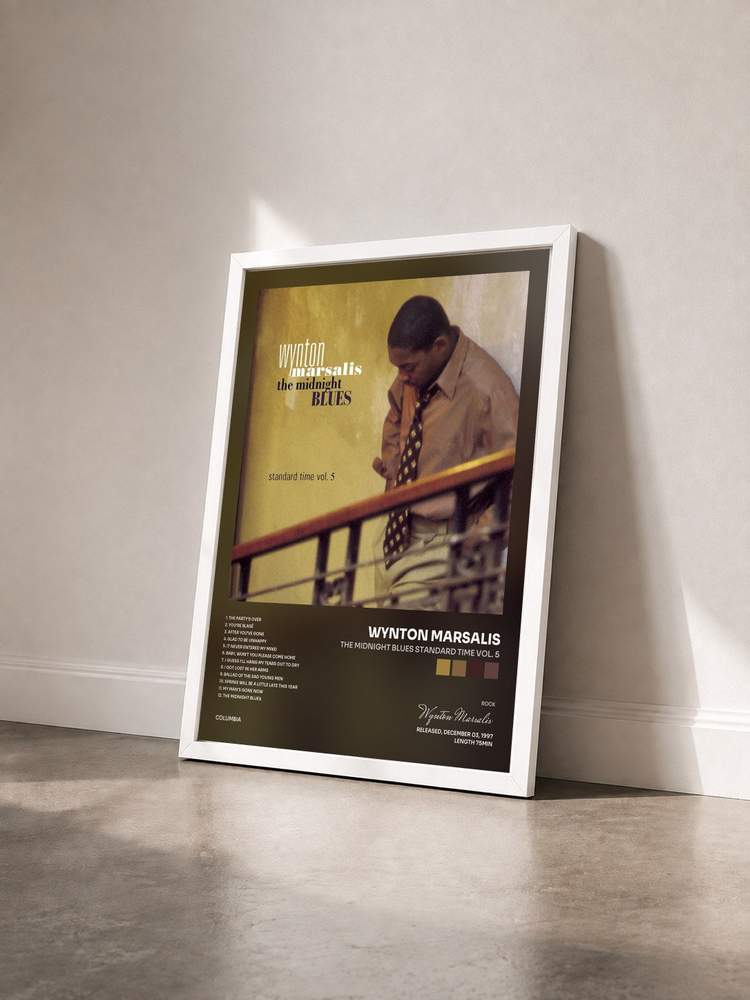 #blanc Tableau de l'album The Midnight Blues Standard Time Vol. 5 de Wynton Marsalis vu de trois quarts, cadre blanc
