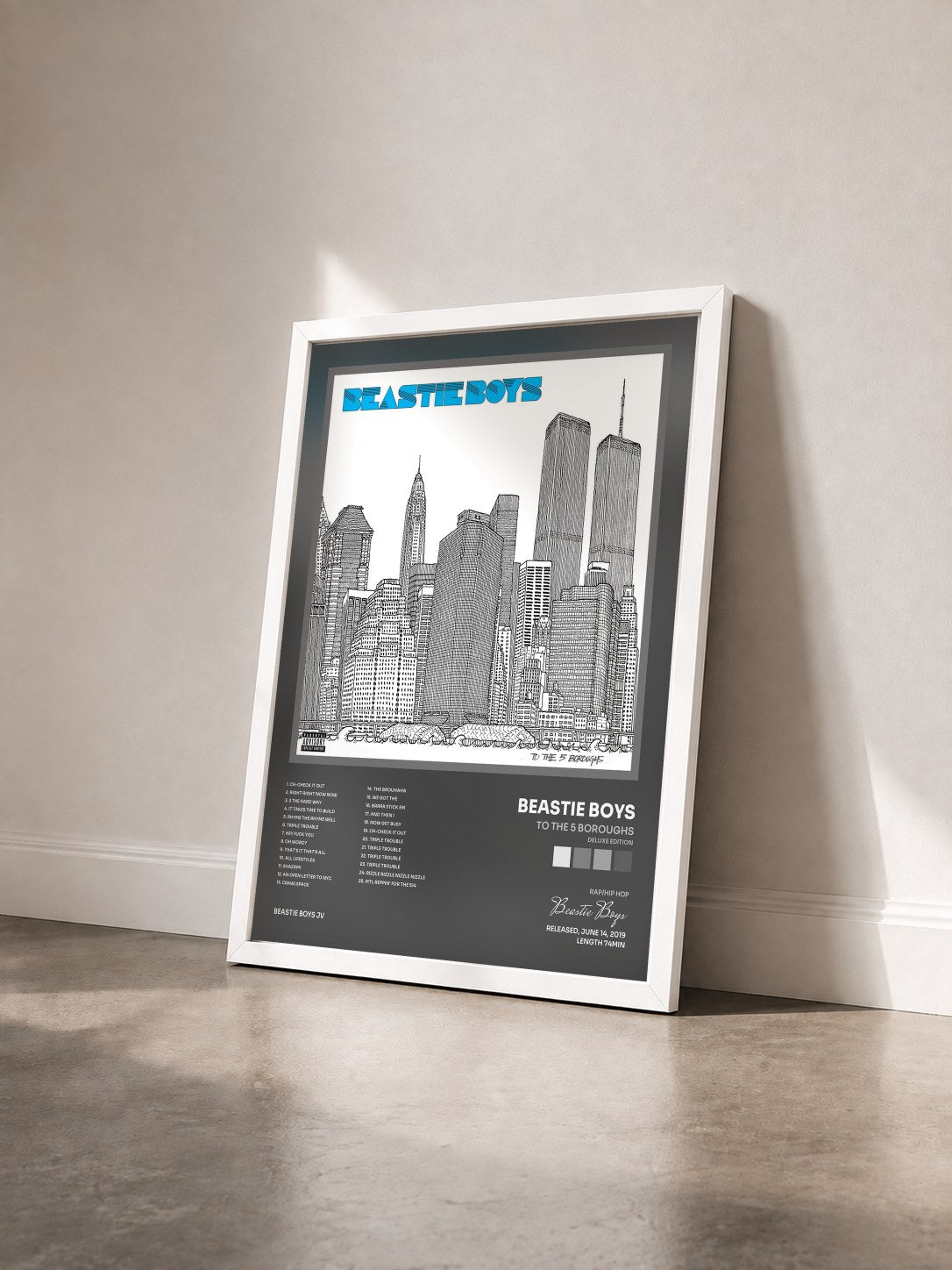 #blanc Tableau de l'album To The 5 Boroughs (Deluxe Edition) de Beastie Boys vu de trois quarts, cadre blanc