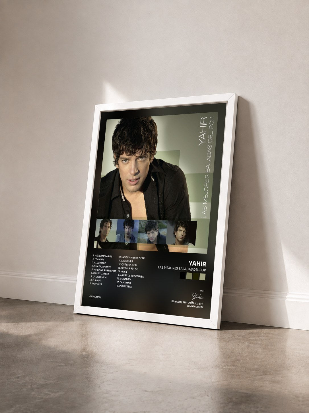 #blanc Tableau de l'album Las Mejores Baladas Del Pop de Yahir vu de trois quarts, cadre blanc