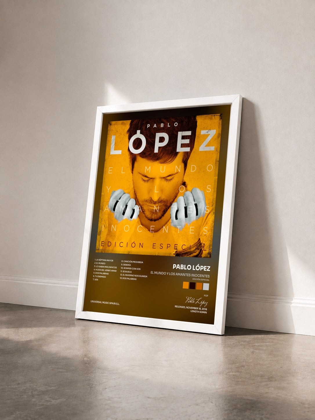 #blanc Tableau de l'album El Mundo Y Los Amantes Inocentes (Edición Especial) de Pablo López vu de trois quarts, cadre blanc