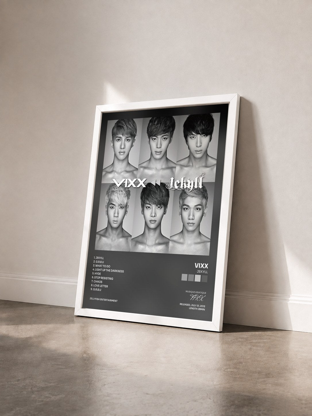 #blanc Tableau de l'album Jekyll de VIXX vu de trois quarts, cadre blanc