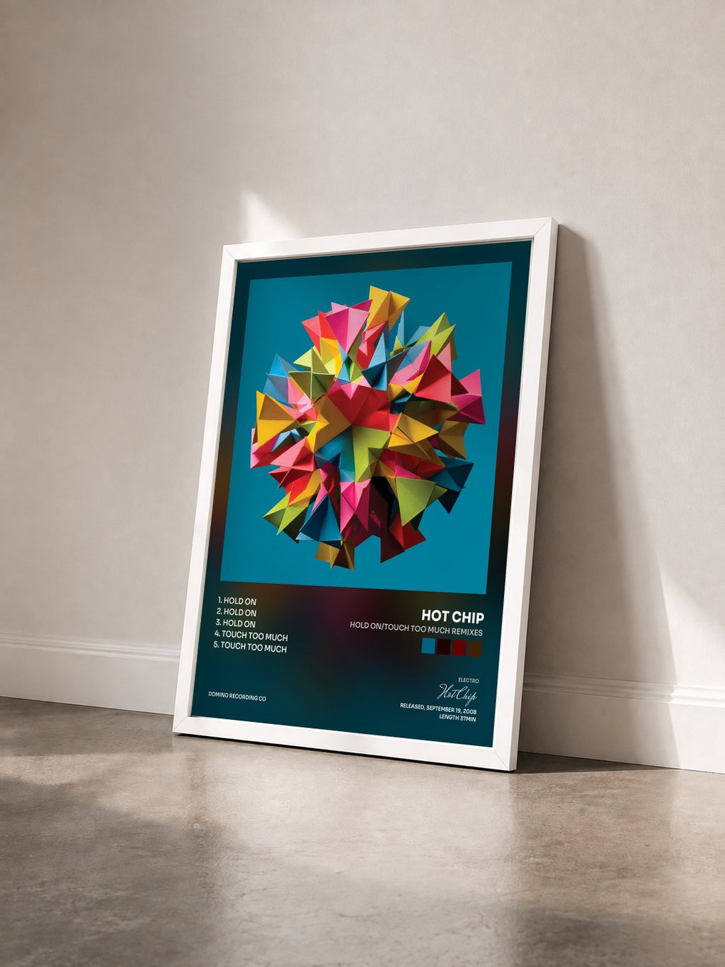 #blanc Tableau de l'album Hold On/Touch Too Much Remixes de Hot Chip vu de trois quarts, cadre blanc