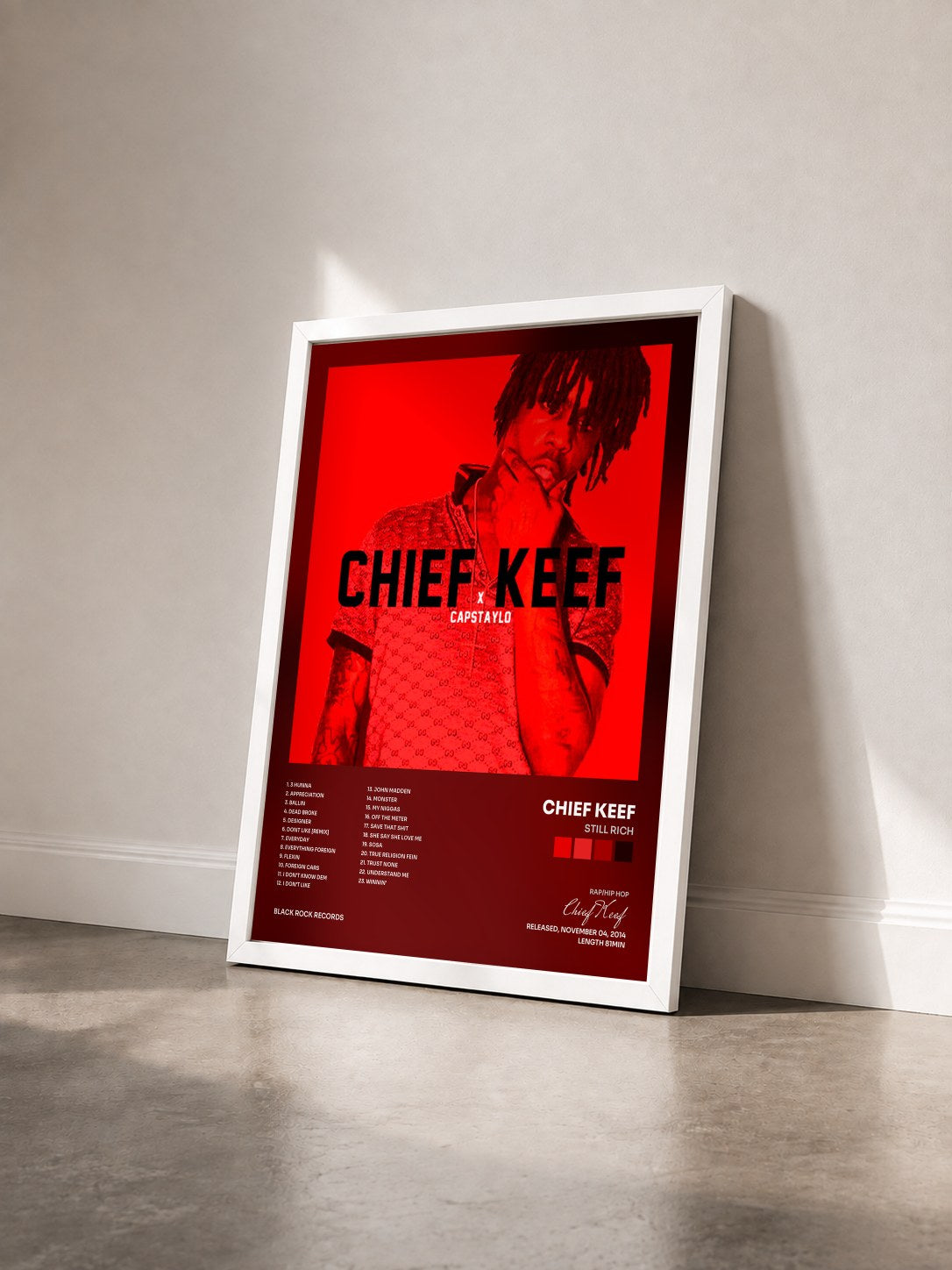 #blanc Tableau de l'album Still Rich de Chief Keef vu de trois quarts, cadre blanc