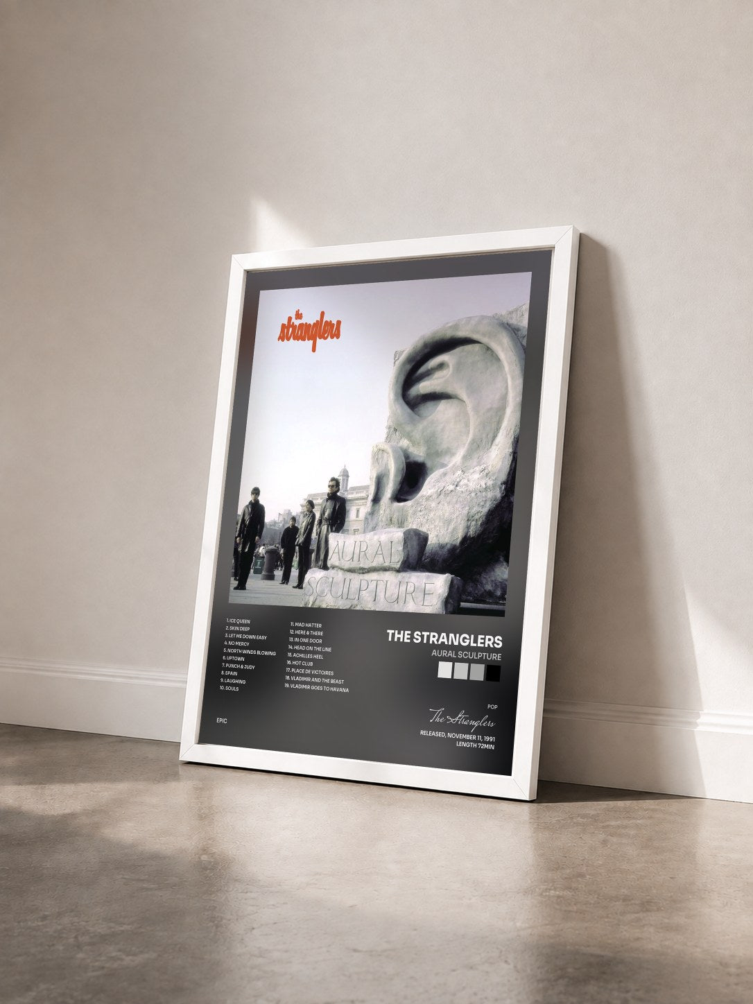 #blanc Tableau de l'album Aural Sculpture de The Stranglers vu de trois quarts, cadre blanc