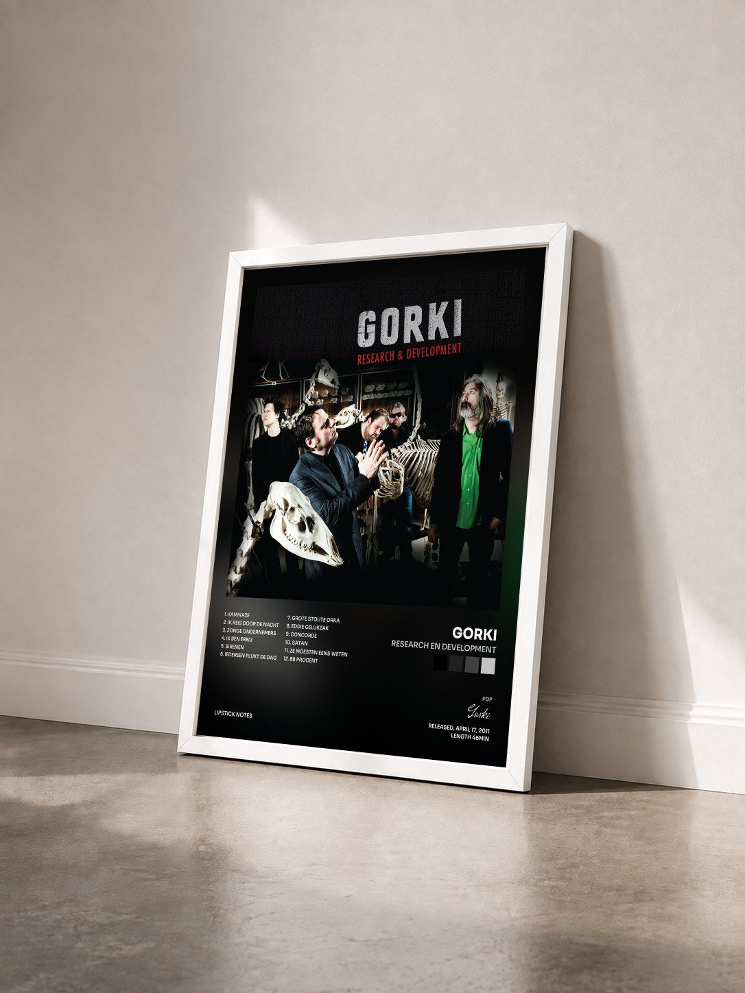 #blanc Tableau de l'album Research en Development de Gorki vu de trois quarts, cadre blanc