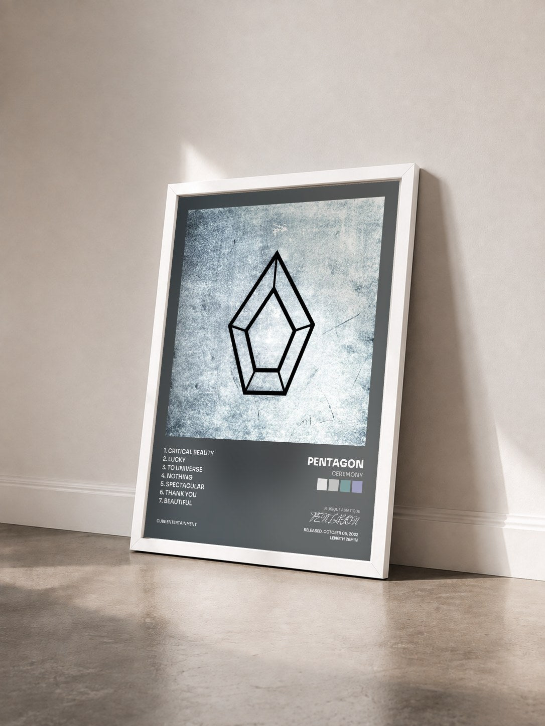 #blanc Tableau de l'album CEREMONY de PENTAGON vu de trois quarts, cadre blanc