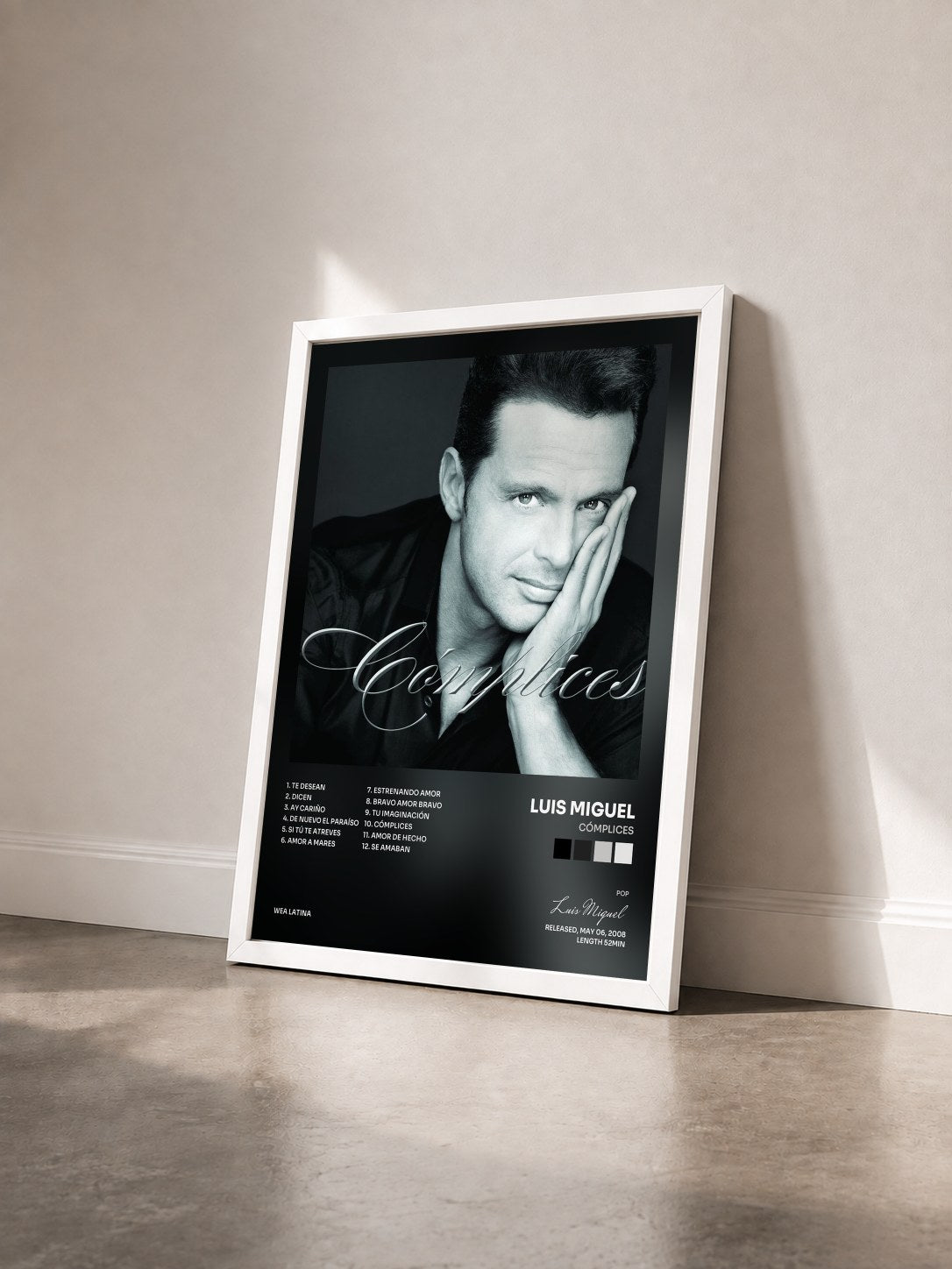 #blanc Tableau de l'album Cómplices de Luis Miguel vu de trois quarts, cadre blanc