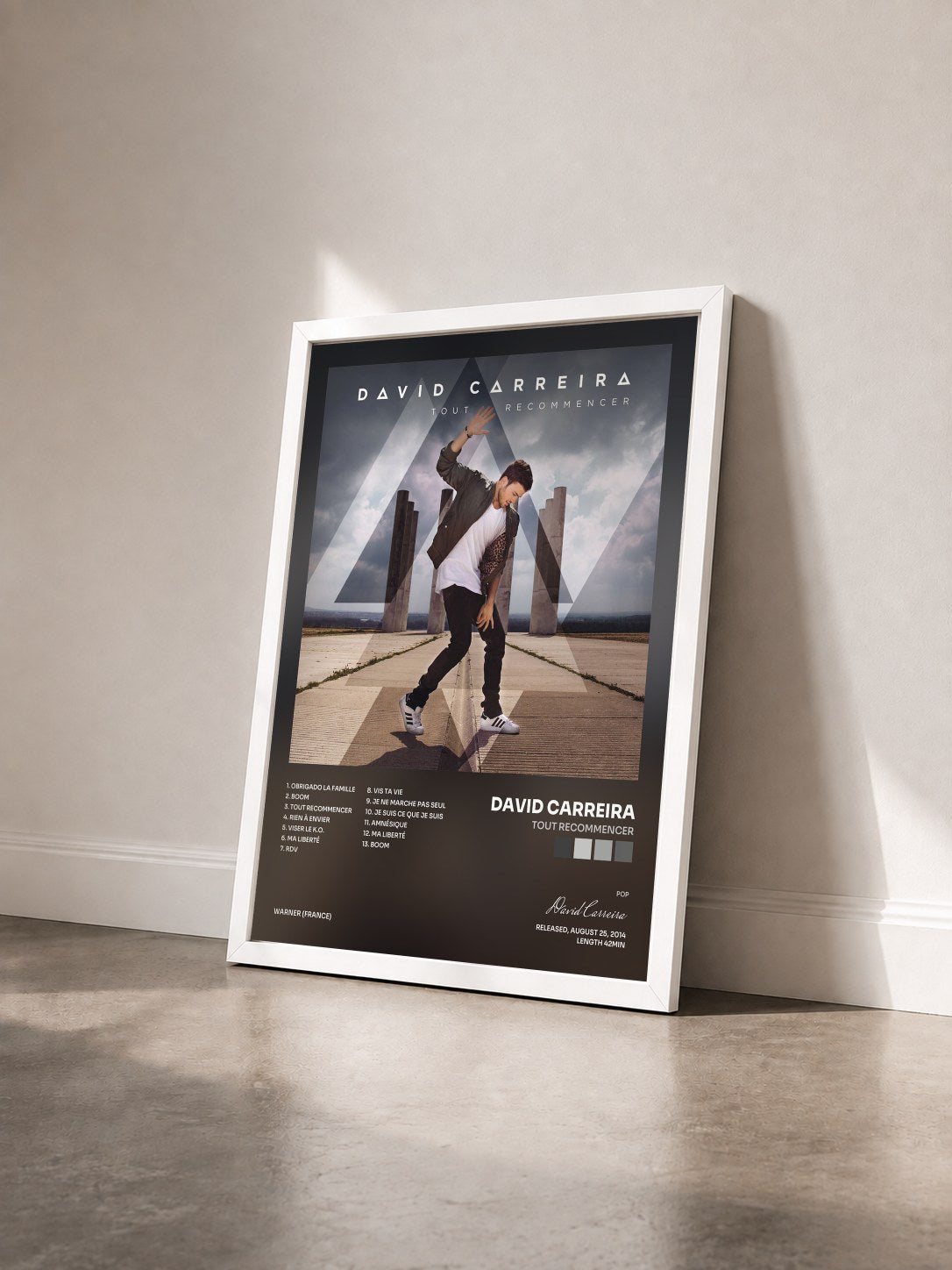 #blanc Tableau de l'album Tout recommencer de David Carreira vu de trois quarts, cadre blanc