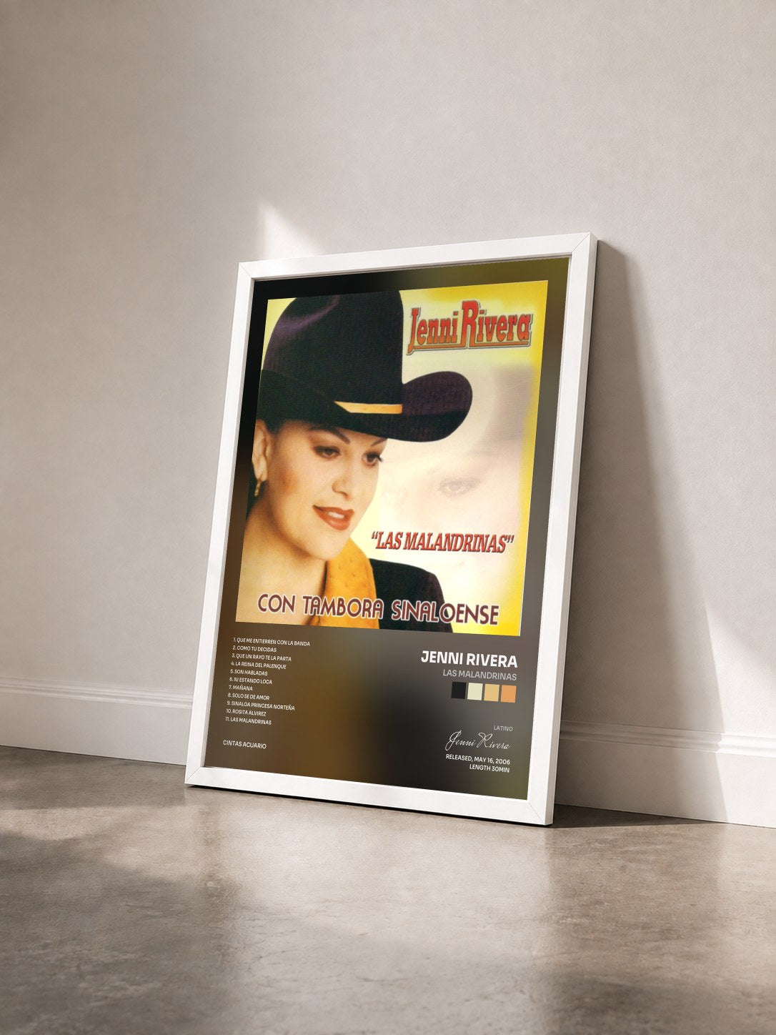 #blanc Tableau de l'album Las Malandrinas de Jenni Rivera vu de trois quarts, cadre blanc