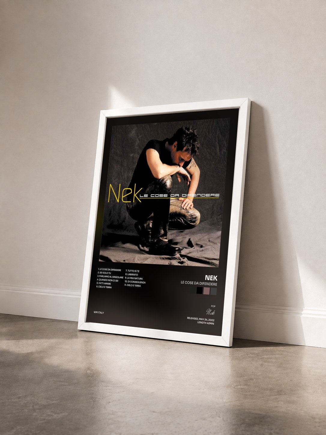 #blanc Tableau de l'album Le cose da difendere de Nek vu de trois quarts, cadre blanc