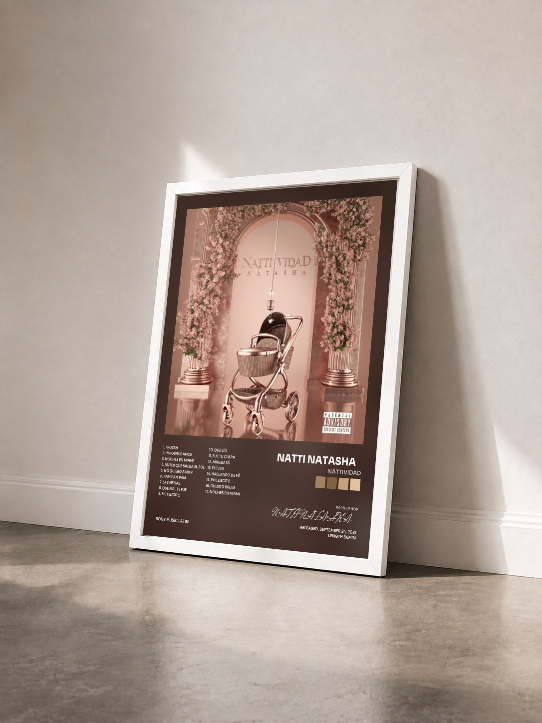 #blanc Tableau de l'album NATTIVIDAD de NATTI NATASHA    vu de trois quarts, cadre blanc