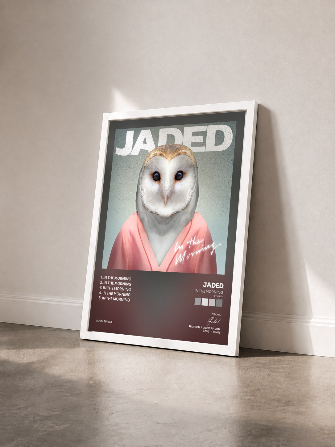 #blanc Tableau de l'album In the Morning (Remixes) de Jaded vu de trois quarts, cadre blanc