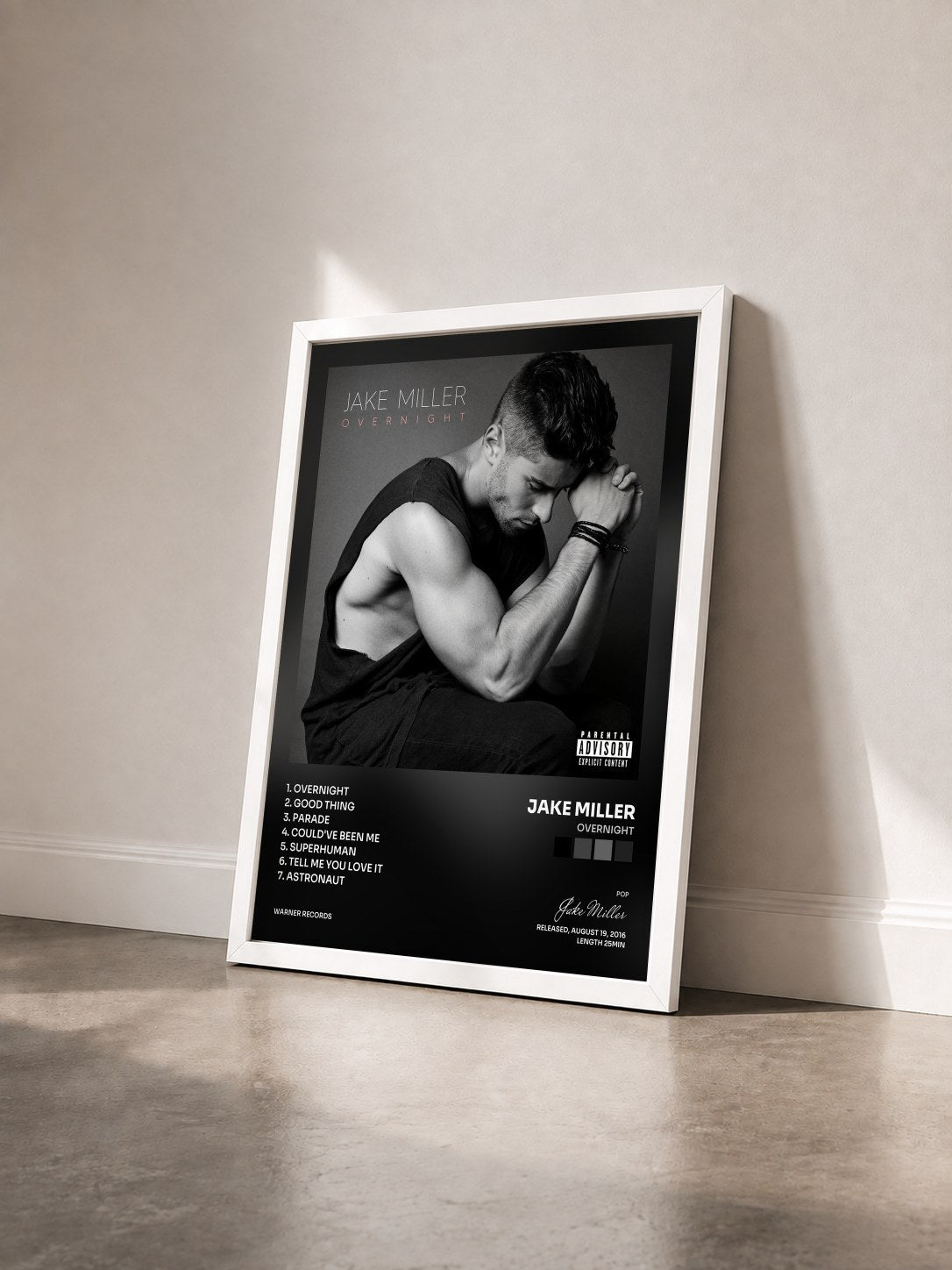 #blanc Tableau de l'album Overnight de Jake Miller vu de trois quarts, cadre blanc