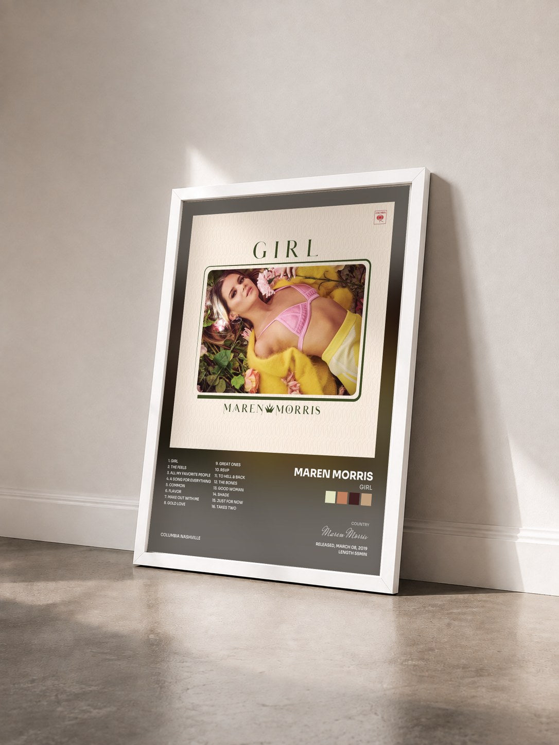 #blanc Tableau de l'album GIRL de Maren Morris vu de trois quarts, cadre blanc