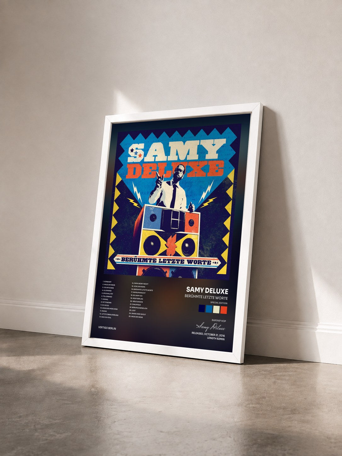 #blanc Tableau de l'album Berühmte letzte Worte (Special Edition) de Samy Deluxe vu de trois quarts, cadre blanc