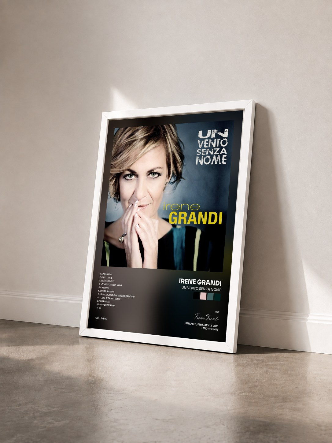 #blanc Tableau de l'album Un vento senza nome de Irene Grandi vu de trois quarts, cadre blanc