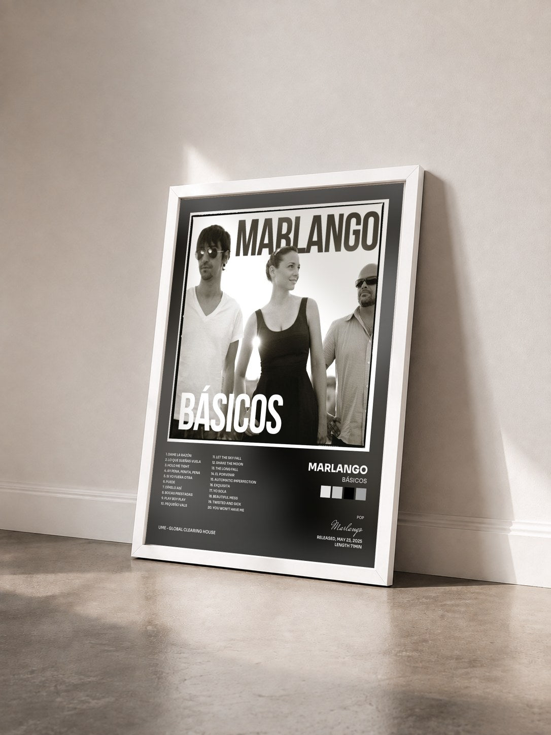 #blanc Tableau de l'album Básicos de Marlango vu de trois quarts, cadre blanc